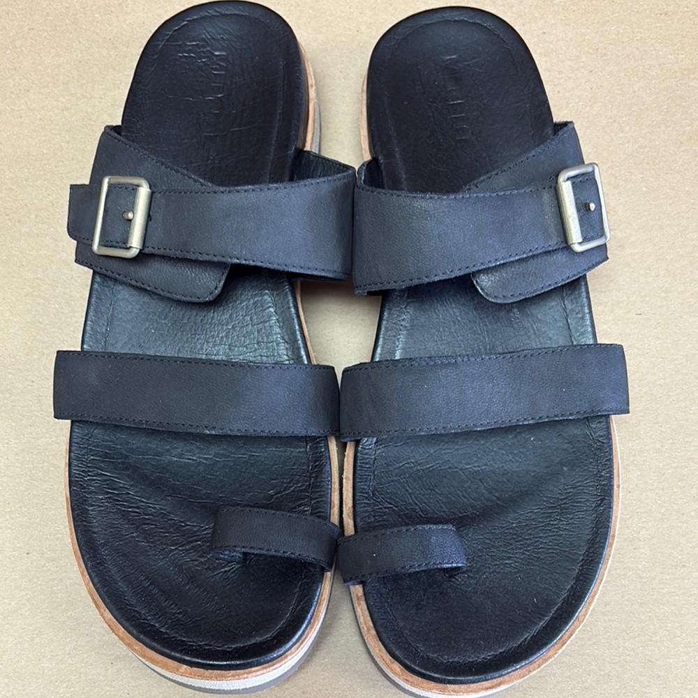 Black leather merrell women’s sandals